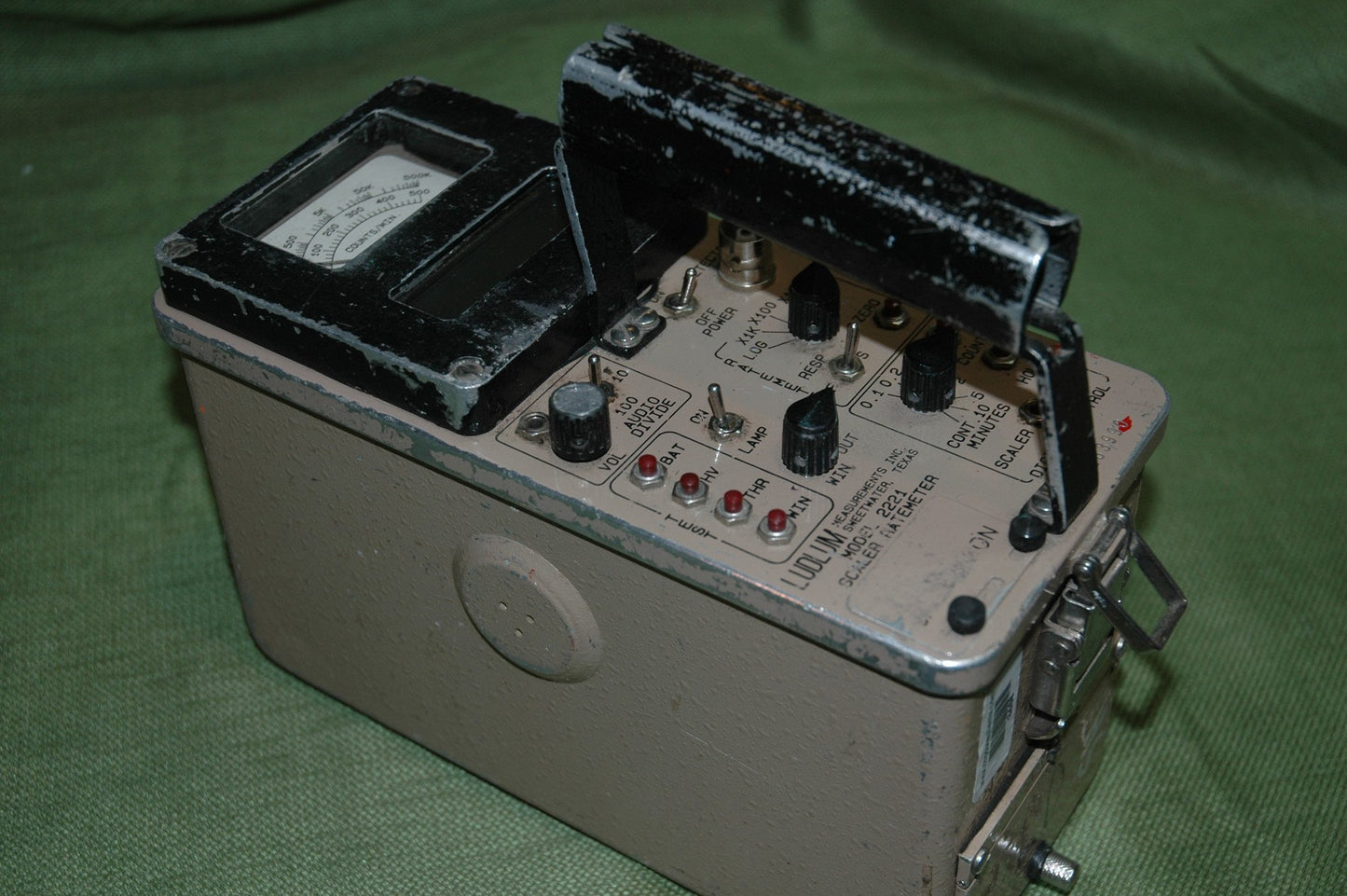 Ludlum model 2221 Digital Scaler/Ratemeter Single Channel Analyzer Older versions
