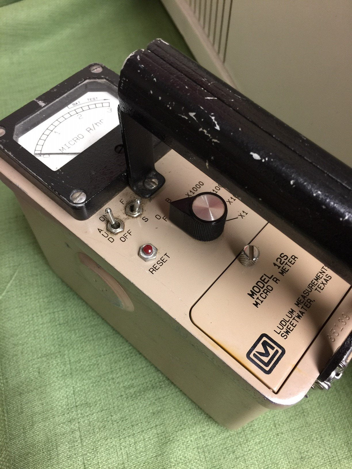 Ludlum Model 12S MicroR meter - Environmental Radiatiom Monitor