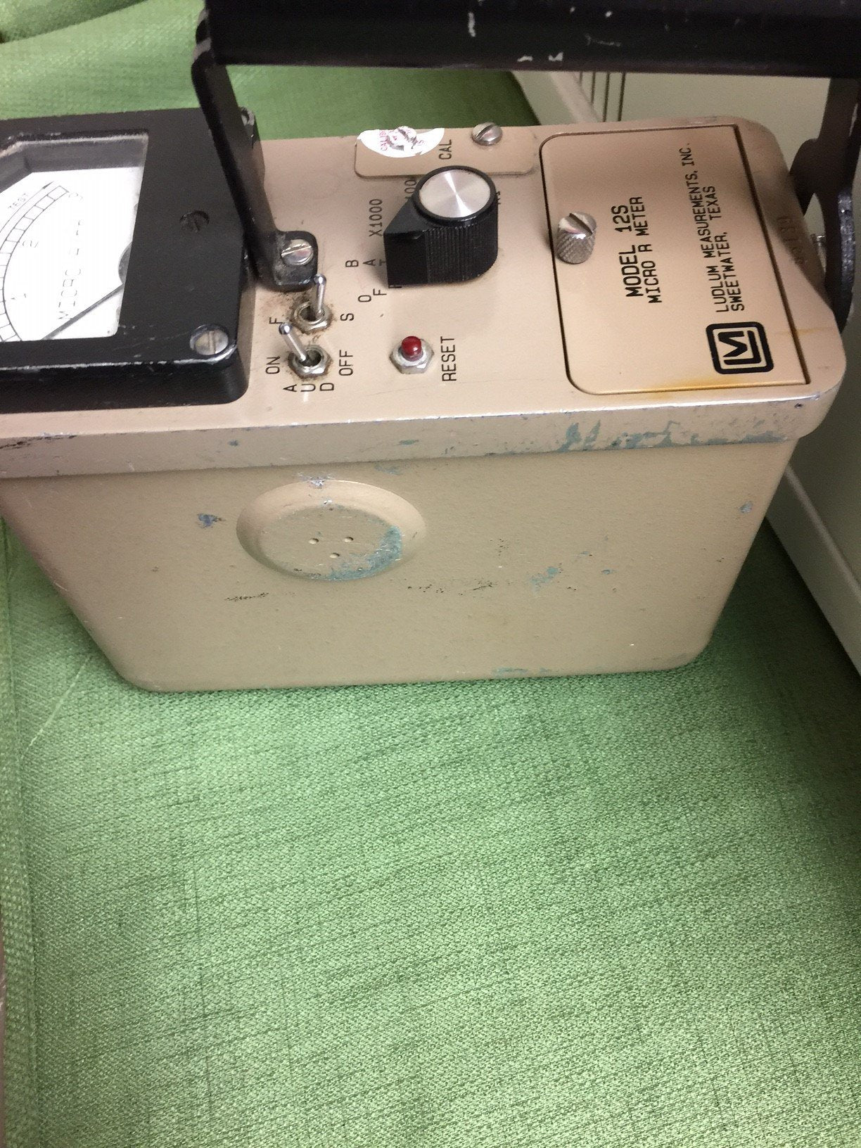 Ludlum Model 12S MicroR meter - Environmental Radiatiom Monitor