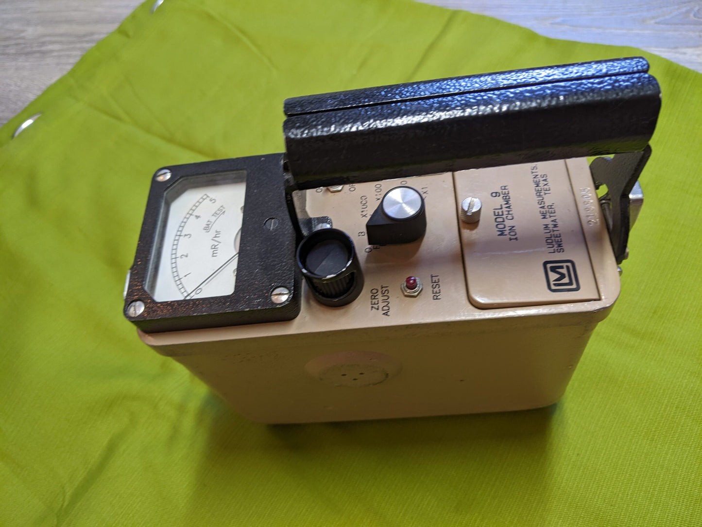 Ludlum Model 9 Ion Chamber