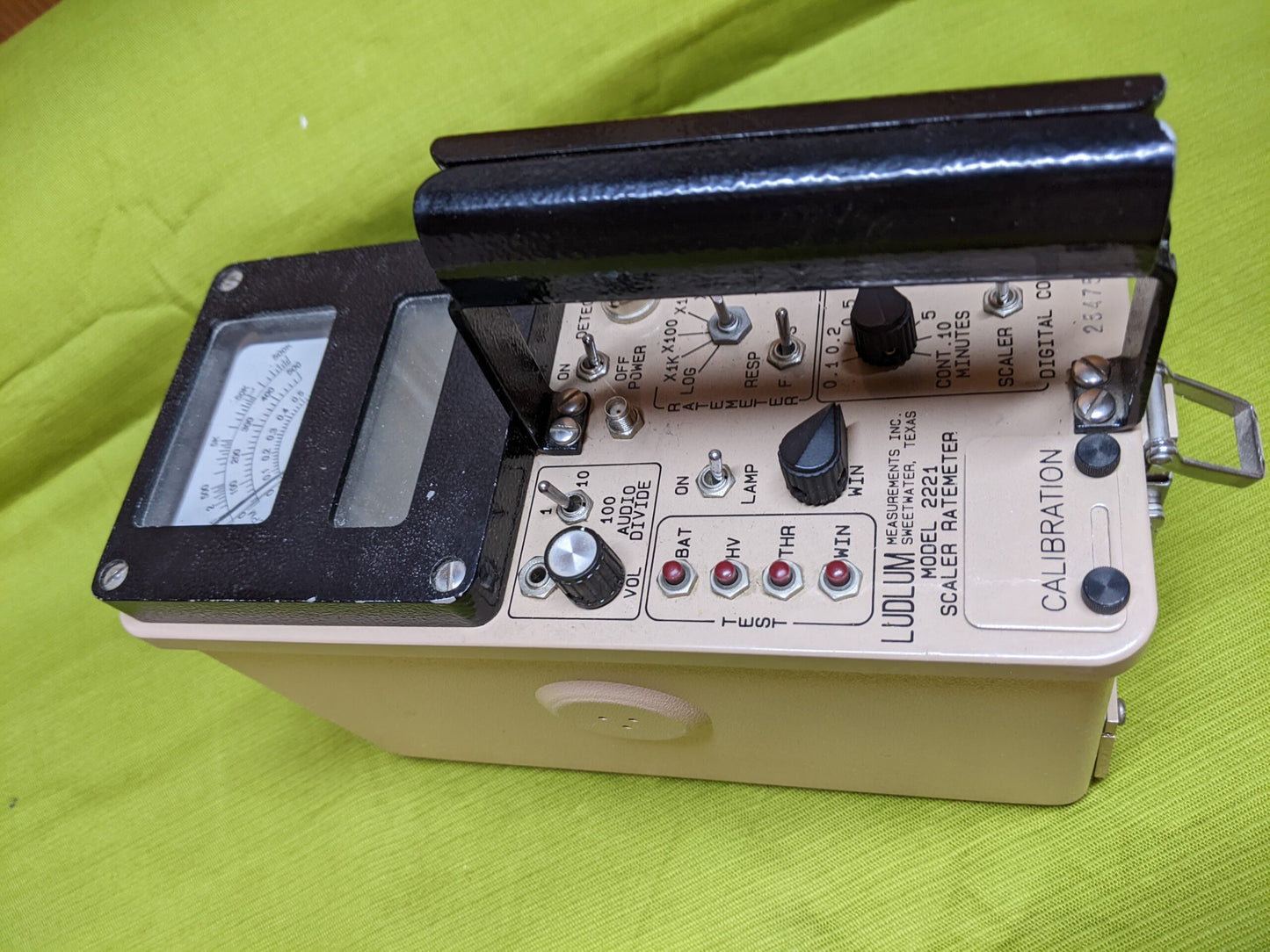 Ludlum model 2221 Scaler/Ratemeter SCA with Top loaded RS-232 adapter for GPS use-Like new